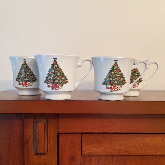 Sea Gull fine china Christmas tree set of 4 mugs - Picture 2 of 9